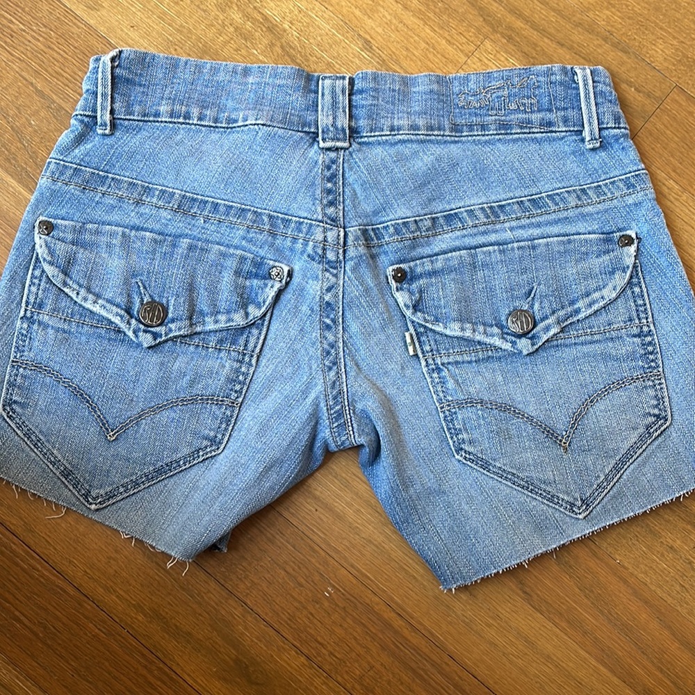 VINTAGE SEXY LEVI SHORTS  | RARE Limited Green tab Levi’s | size 27